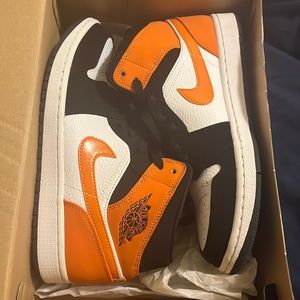 Jordan 1 Mids Sz 8.5